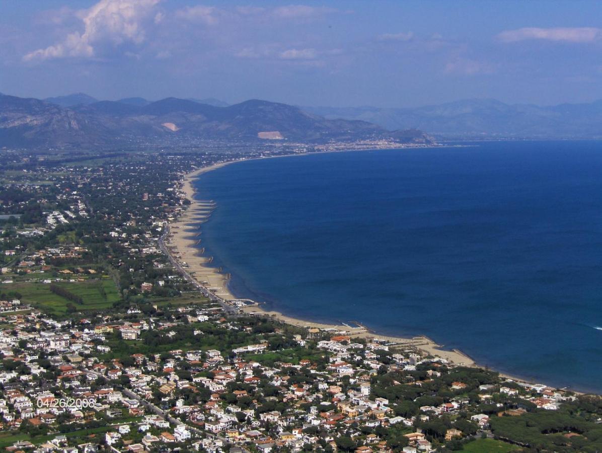 Villa Regina Sul Mare Terracina Exterior foto