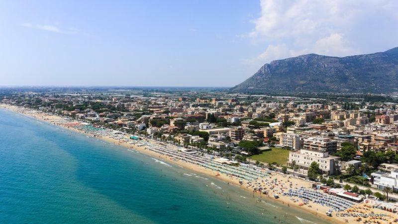Villa Regina Sul Mare Terracina Exterior foto